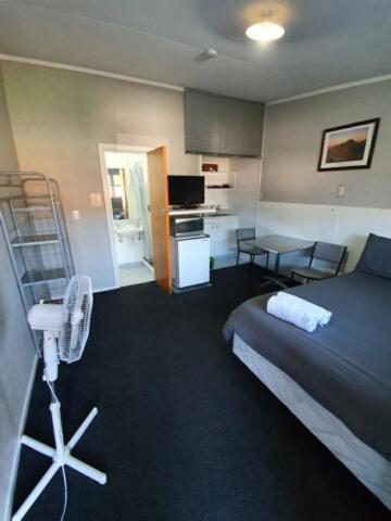 Oasis & Motel 4*