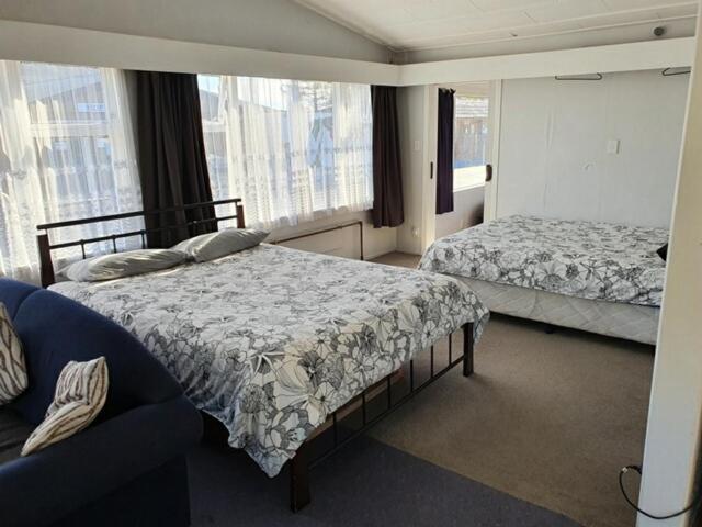 Motel Oasis & 4*